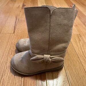 Size 6 girls Tan Suede Boots with Bow Accent